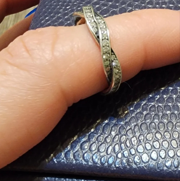 Pandora Sparkling Twisted Lines Ring - Picture 5 of 12